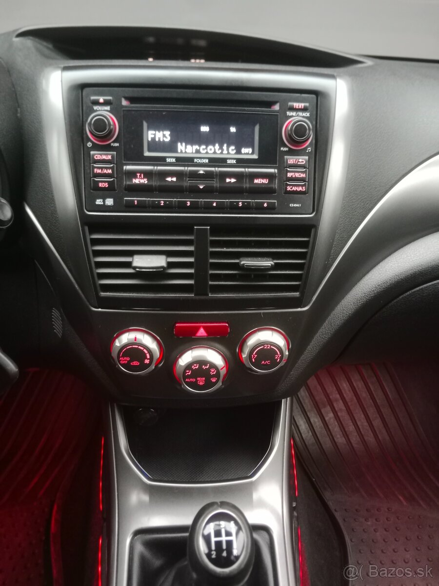 Subaru Impreza XV 2.0R 4X4 110kW r.2011 - Najeto jen 91Tis - 9