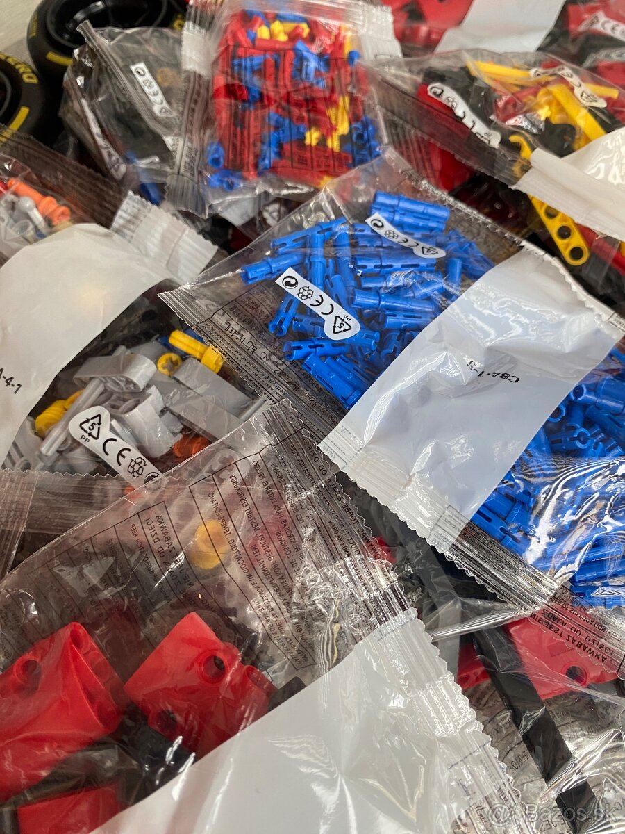 NOVÉ Ferrari SF-24 F1 - 1361ks kostek - 9