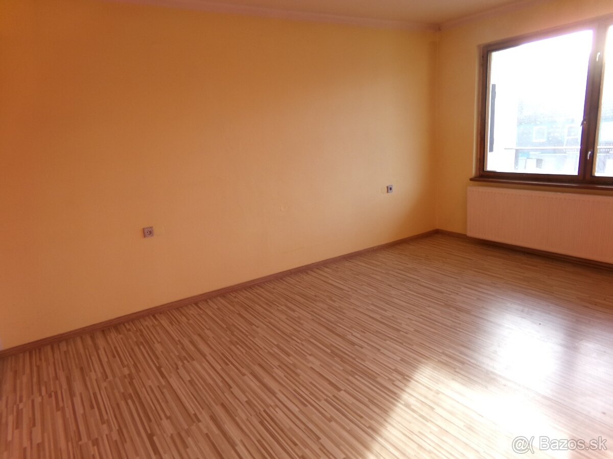 Na predaj rodinný dom v Hosťovciach - 9