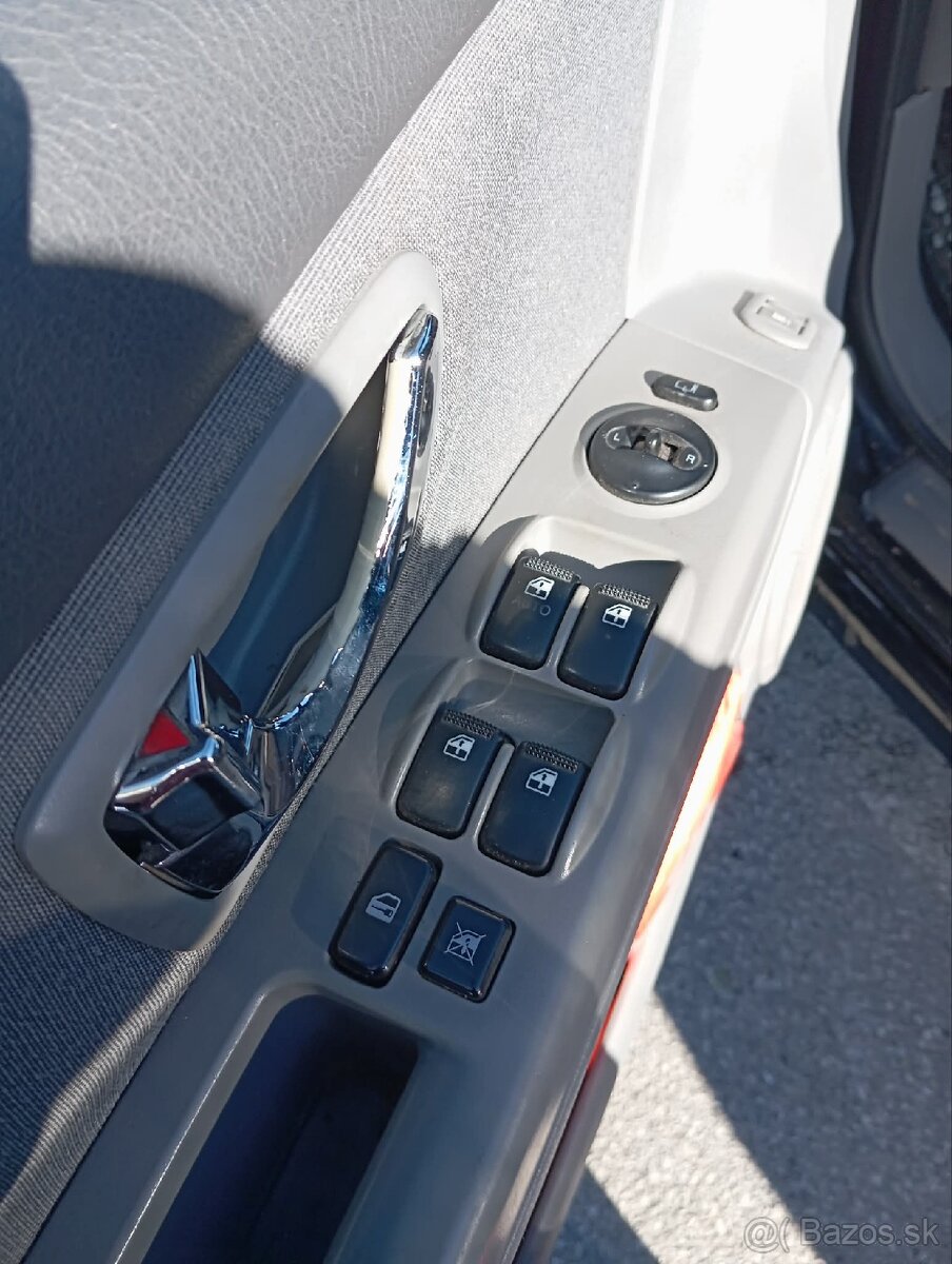 Kia Sorento 2.5 CRDI - 9
