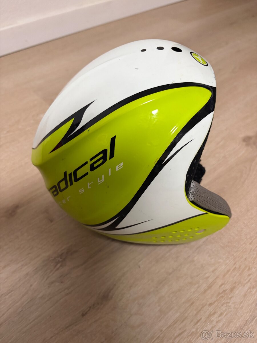 Detske lyze, lyziarky a prilba - 9