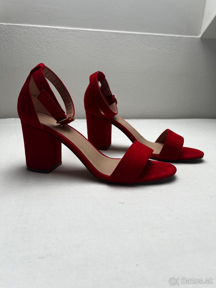 Čierne šaty veľkosť M a topánky - 9