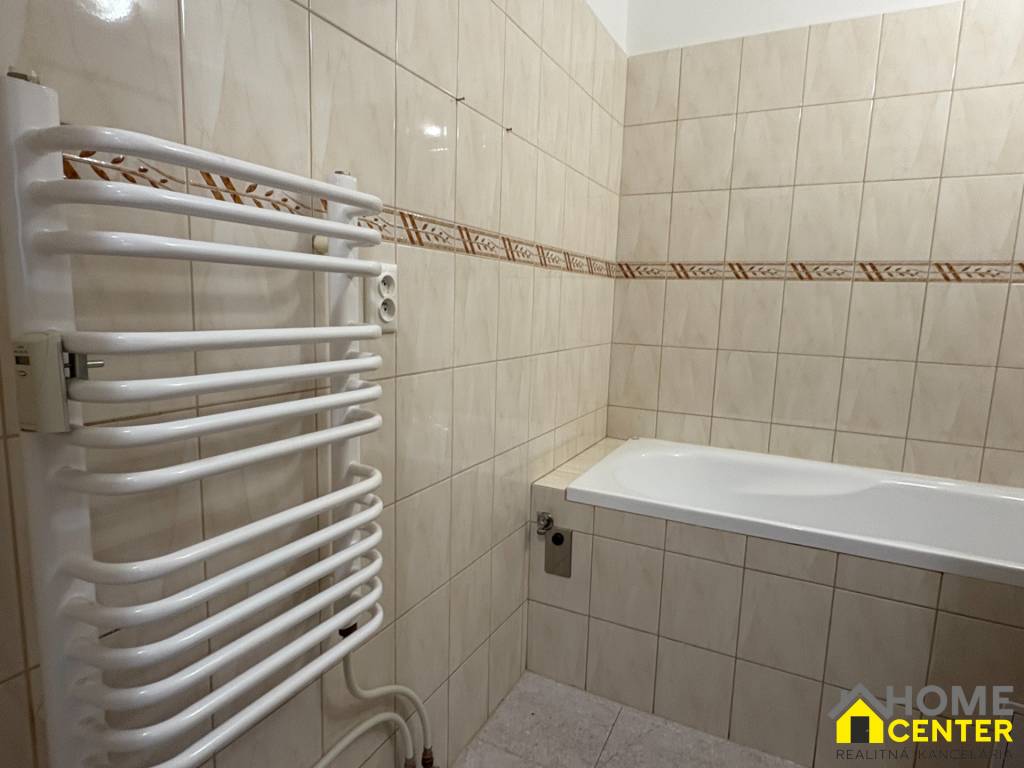 NA PRENÁJOM 1 izbový zrekonštruovaný byt v Komárne - 9