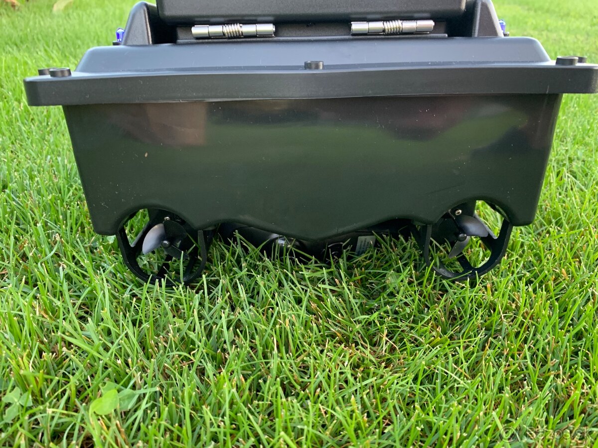 ZAVAZACIA LOD S NAJSILNEJSOU 12000mAh BATERIOU - 9