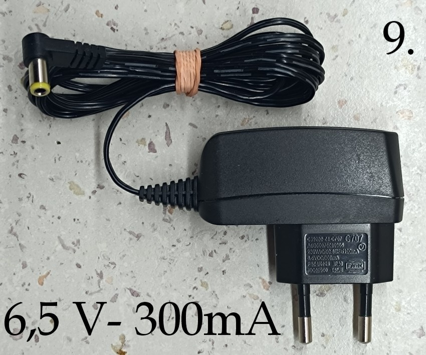 Adaptér 230 V = od 3 V do 12 V - 9