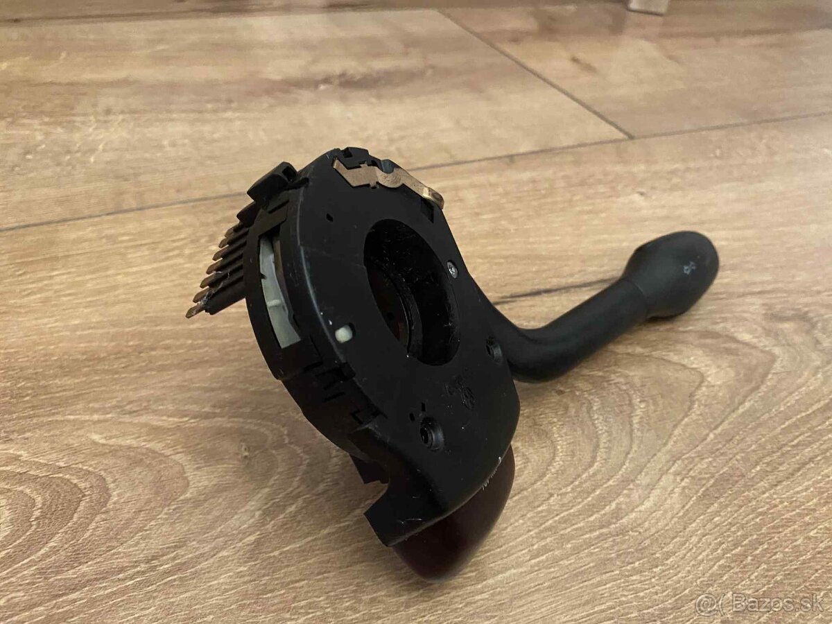 Prepínač smerových svetiel na VW PASSAT B4 Variant - 9