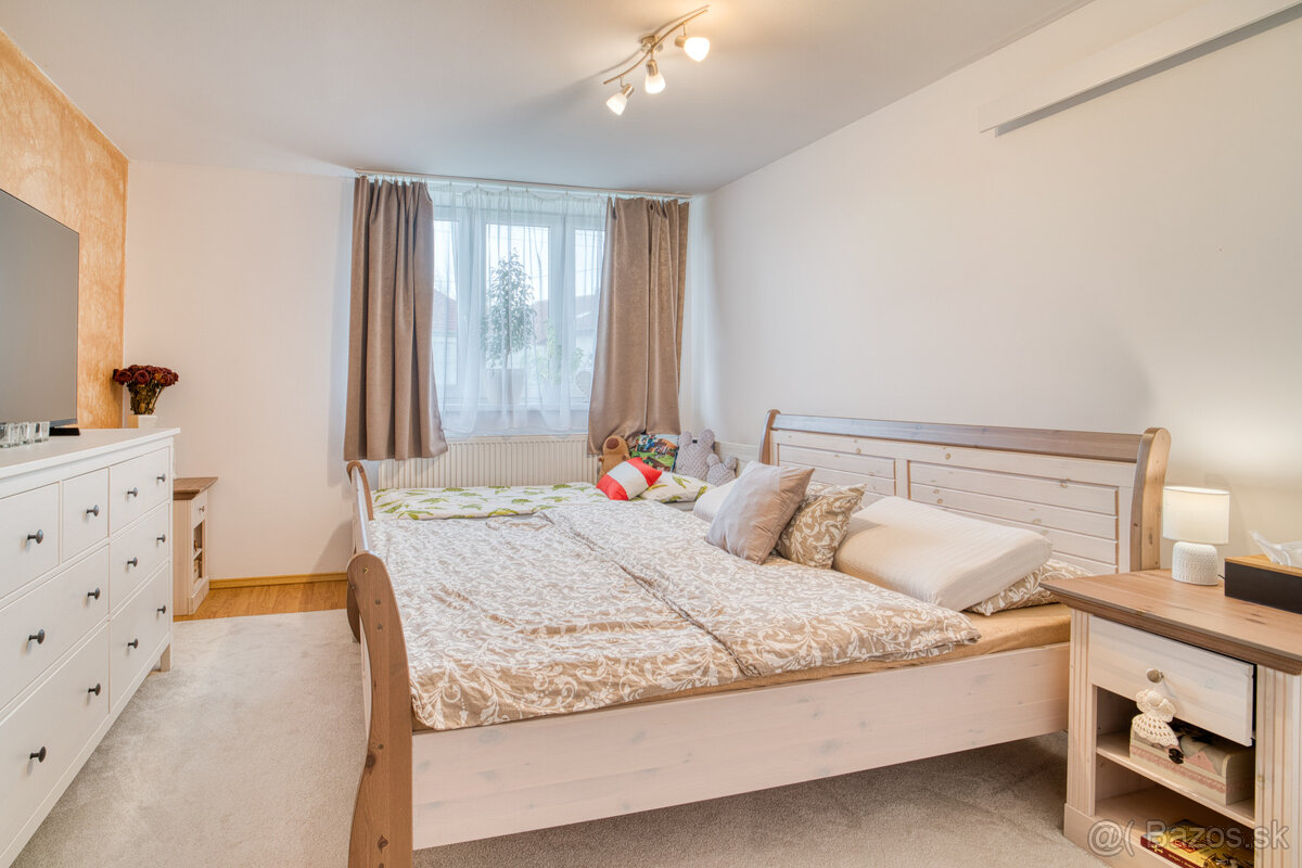 Na predaj priestranný 4-izbový rodinný dom v Malženiciach - 9