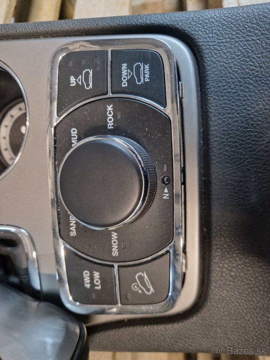 Diely interiéru Jeep Grand Cherokee WK2 2017 Summit - 9