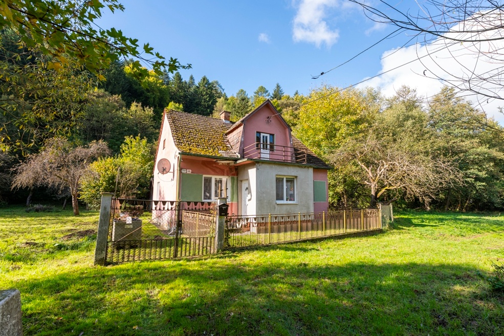 REZERVOVANÉ - RODINNÝ DOM S VEĽKÝM POZEMKOM V OBCI BELUŠA - 9