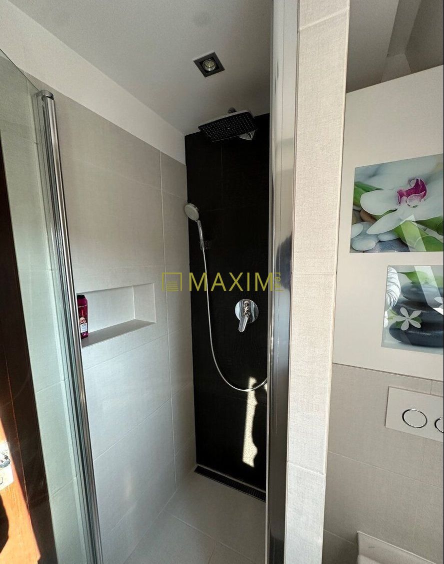 Ponúkame na predaj útulný 3-izbový rodinný dom v tichej a vy - 9