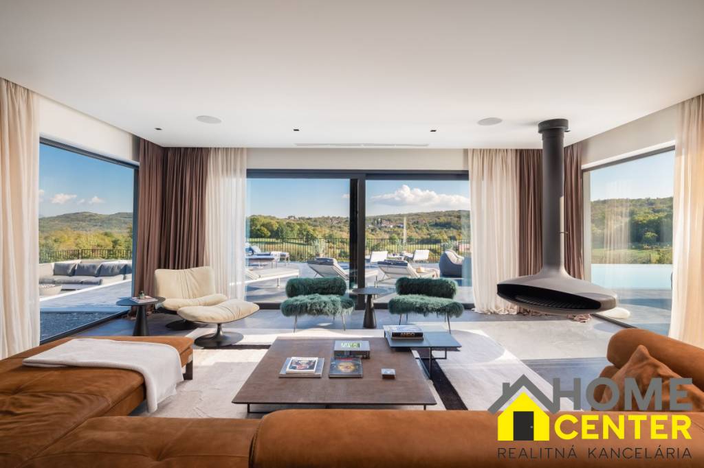 NA PREDAJ luxusná vila /435 m2/s infinity bazénom vo vnútroz - 9