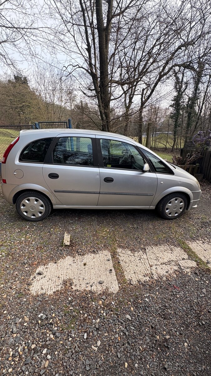 Opel meriva 1,6 - 9