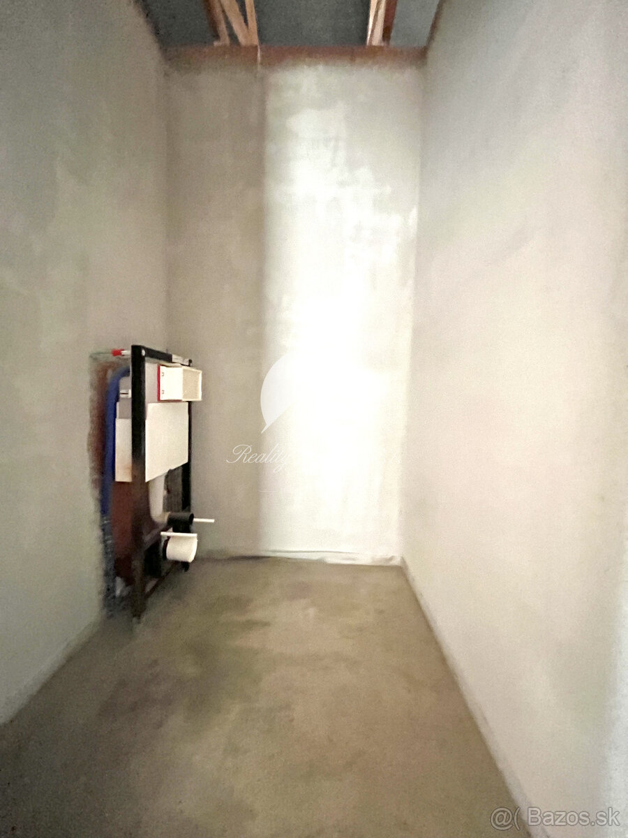 Reality KOMPLEX s.r.o., Vám ponúka na predaj moderný 4-izbov - 9