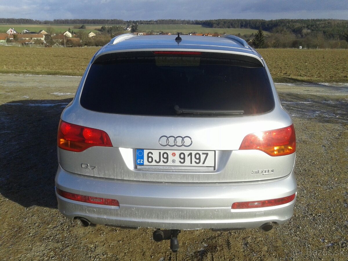 Audi Q7 3,0TDI Sline Quattro 7.míst - 9