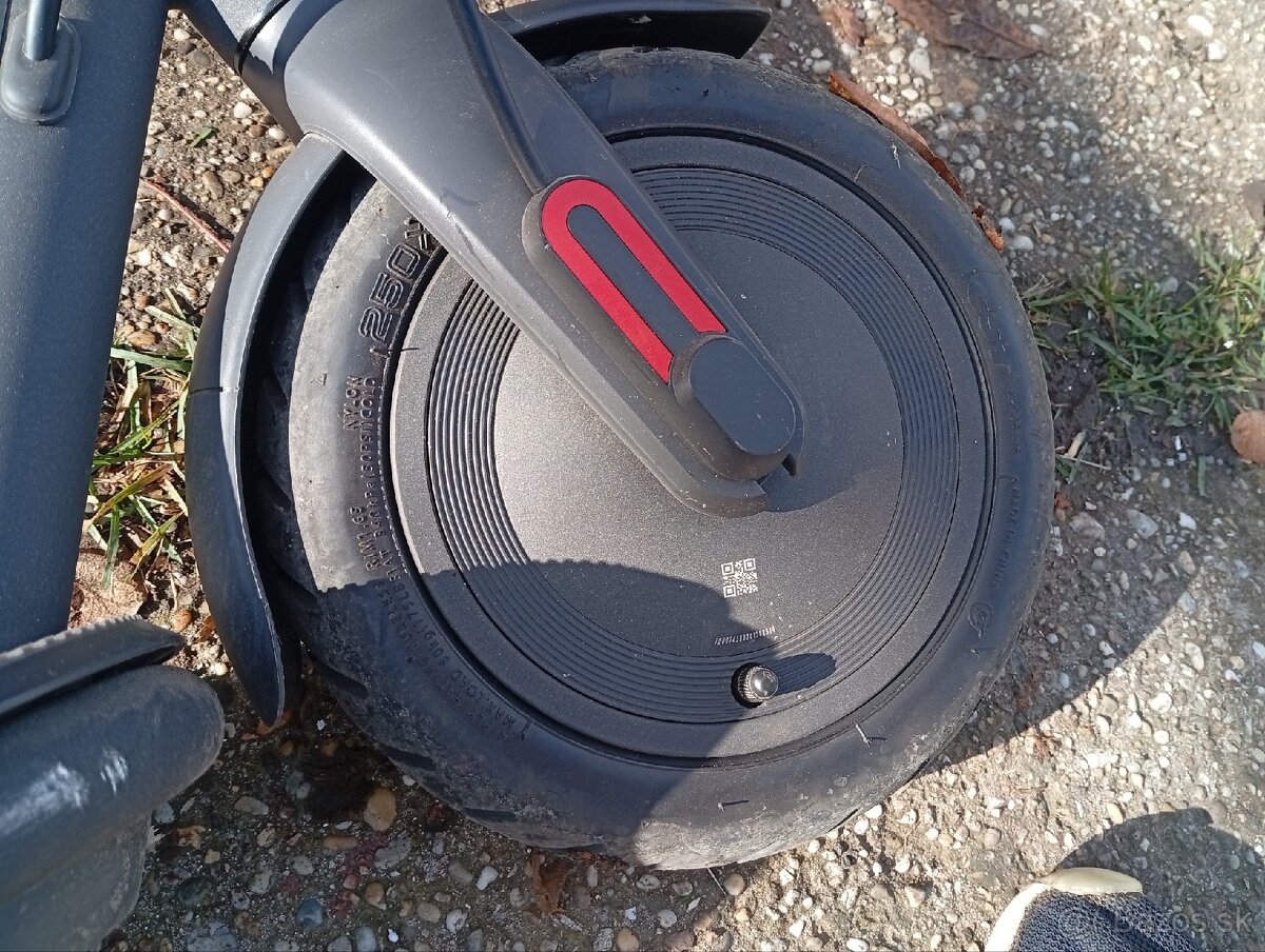 XIAOMI E SCOOTER (KOLOBEZKA) 4 A ESSENTIAL - 9