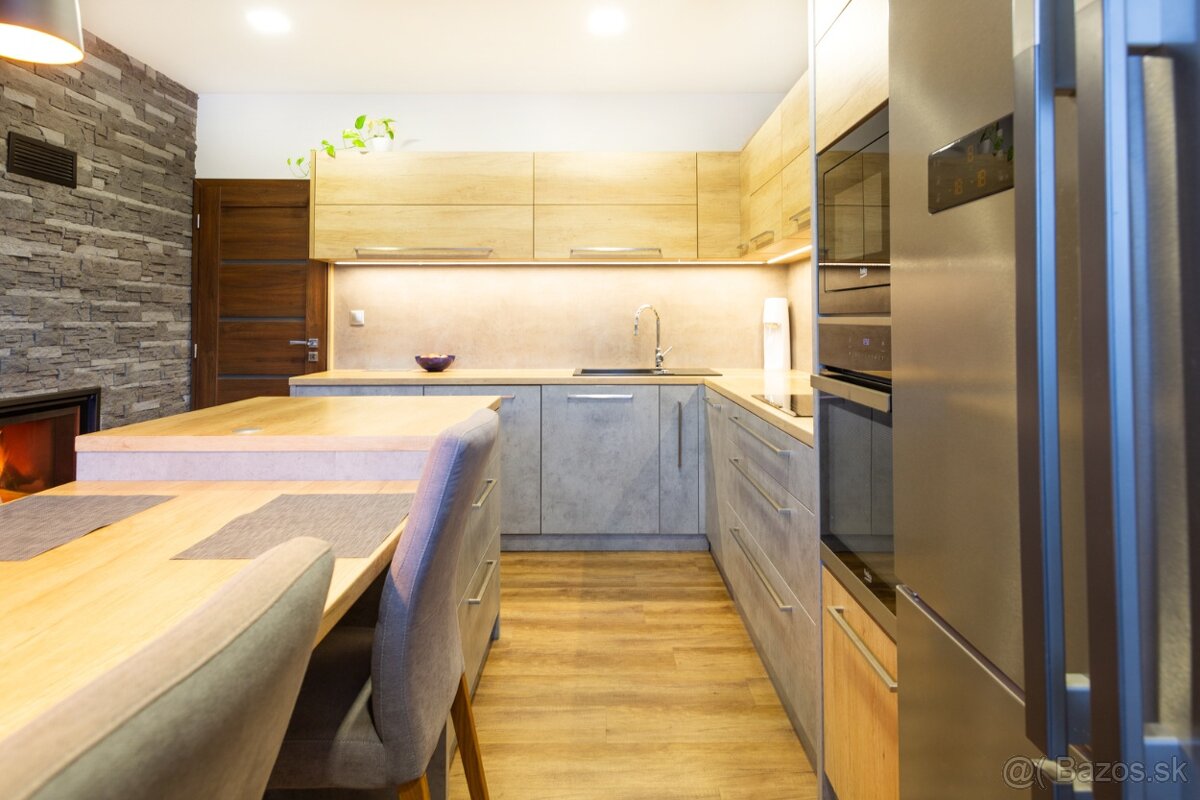 Kvalitne zrekonštruovaný dom vo Veľkých Kostoľanoch - 9