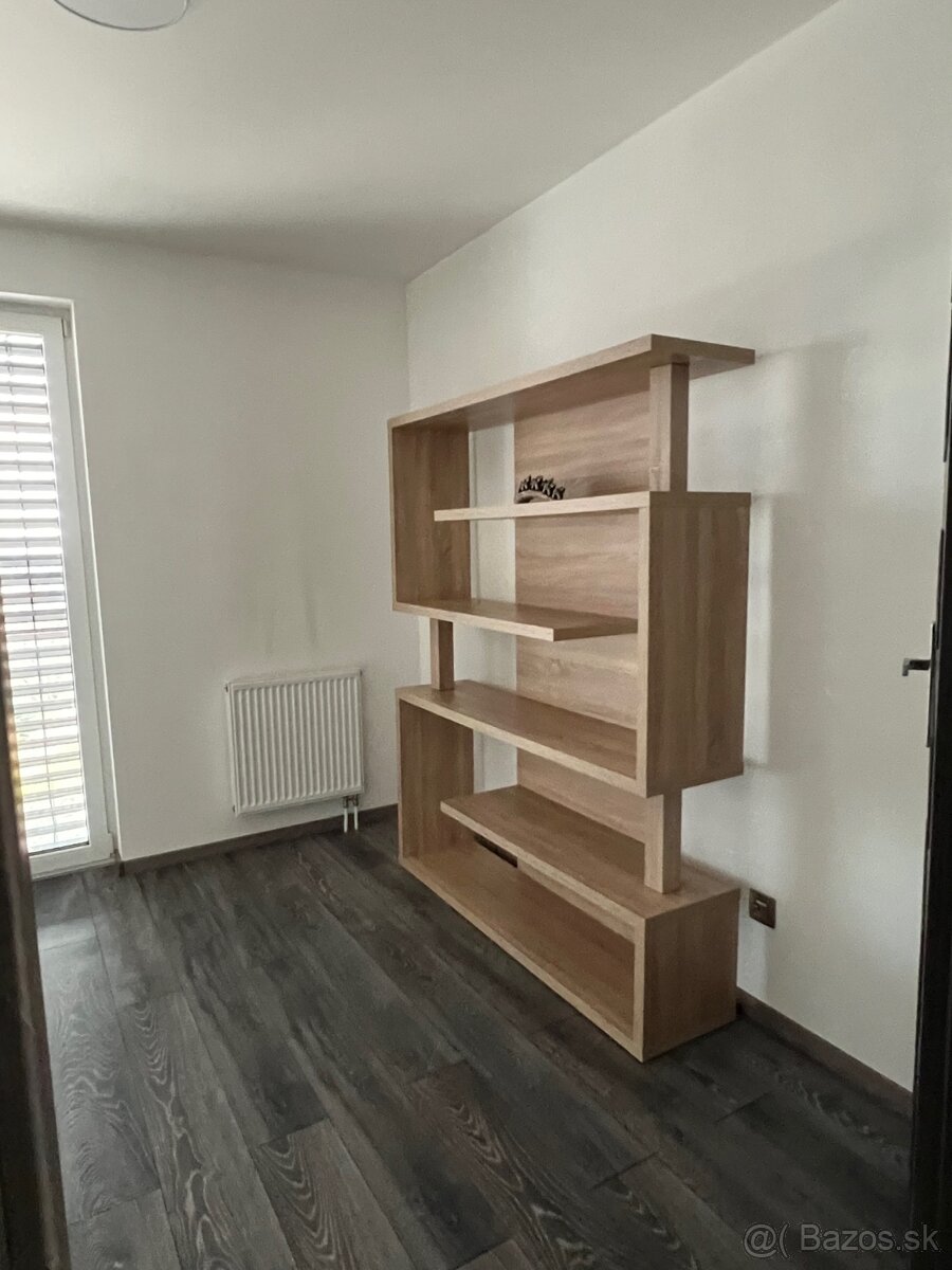 Predám trojizbový byt v PLATO Levice - 9