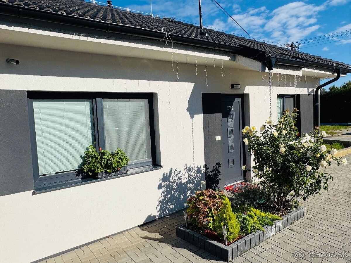 Na predaj moderný radový dom v Tomášikove - 9