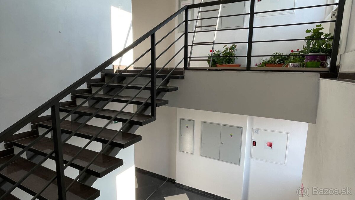 Na predaj 1,5 izbový byt na Budovateľskej ul. - 9