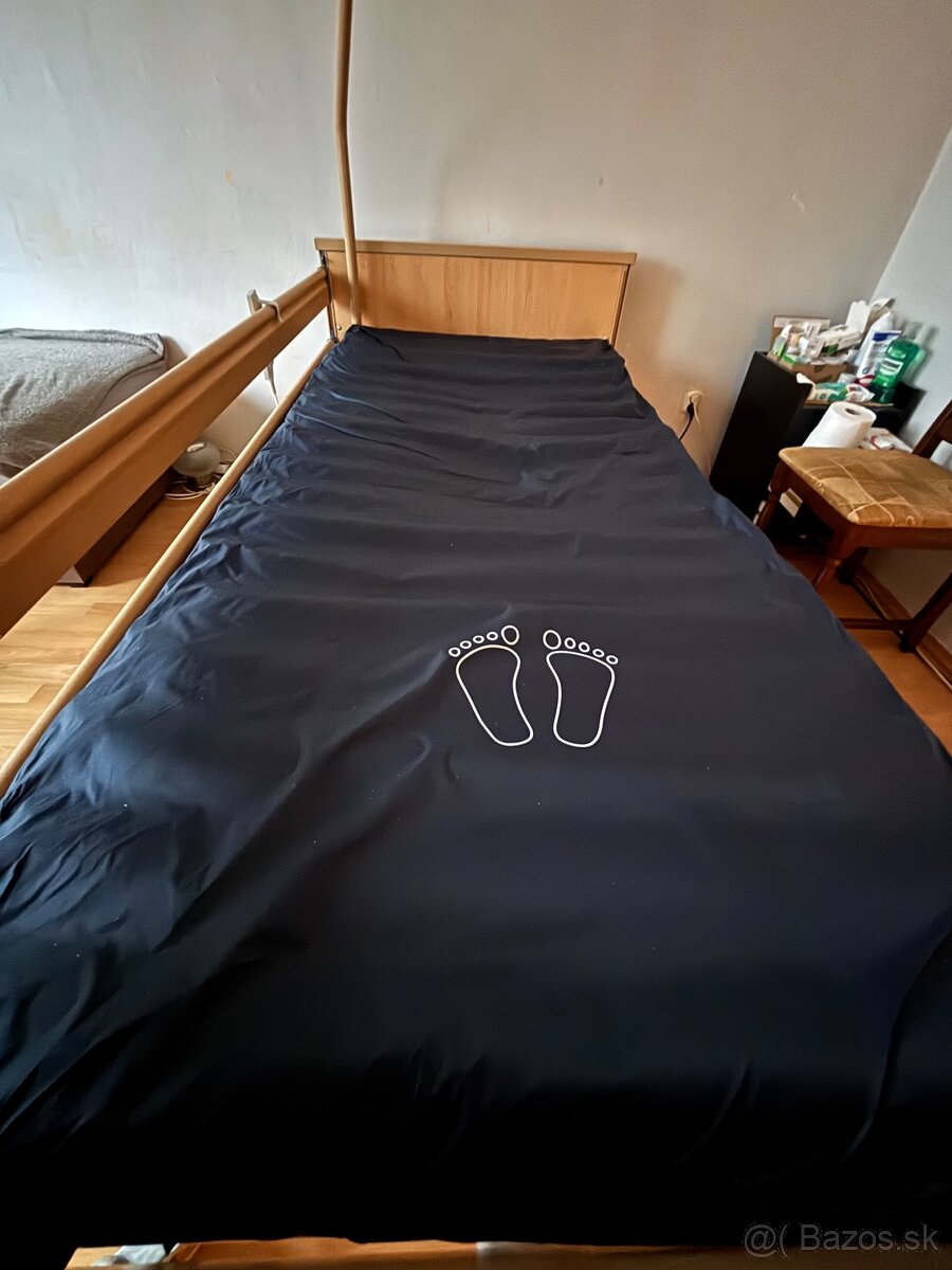 Nemocničná polohovateľná postel - 9