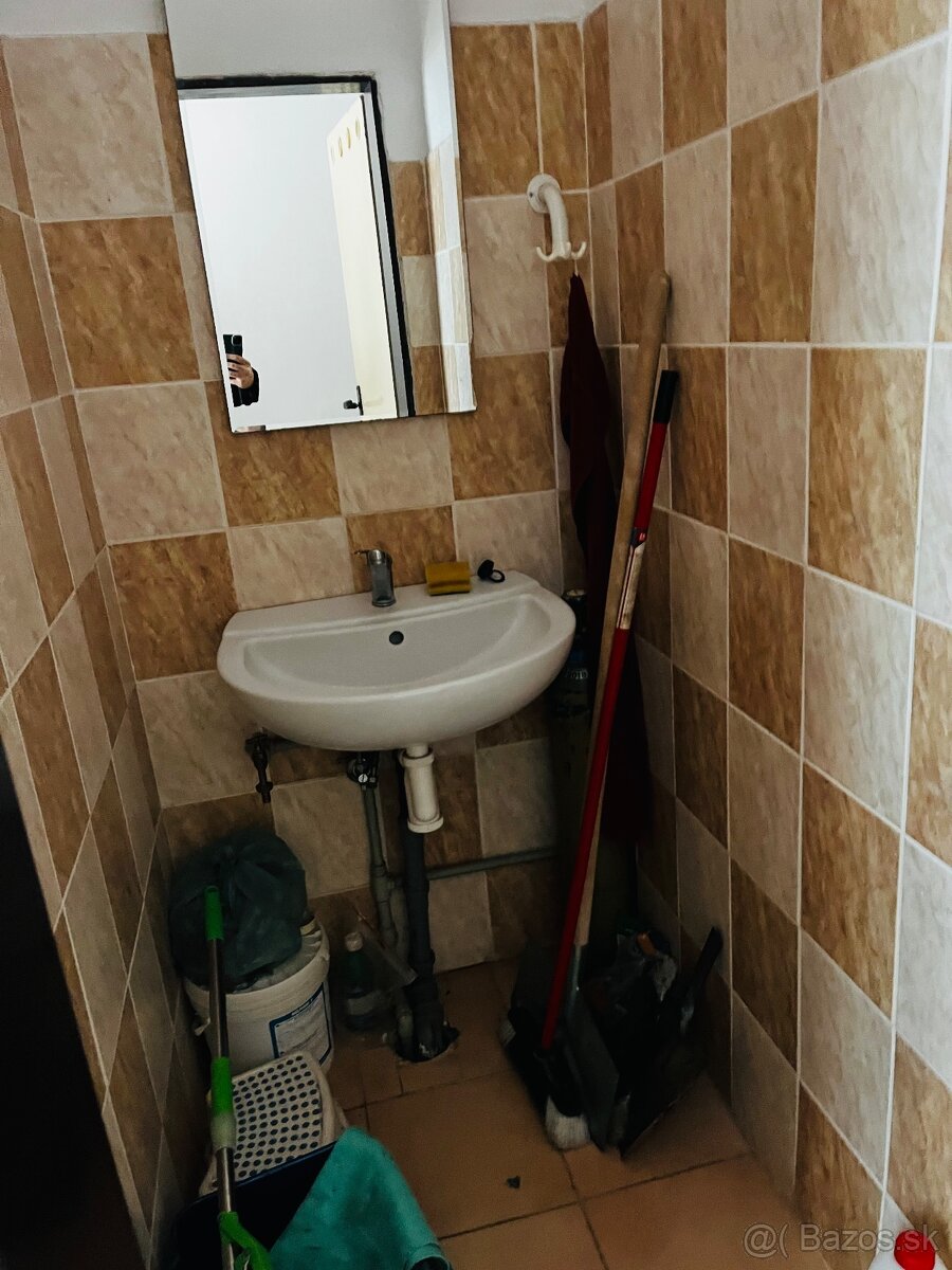 POLYFUNKČNÝ OBJEKT, 692m2, VT - 9