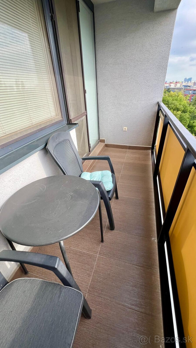 PREDAJ ATRAKTÍVNEHO 3-IZB. BYTU S LOGGIOU V PROSTREDÍ PLNOM - 9