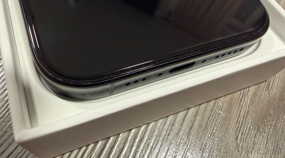 iPhone 16 Pro 128 GB čierny titán - 9