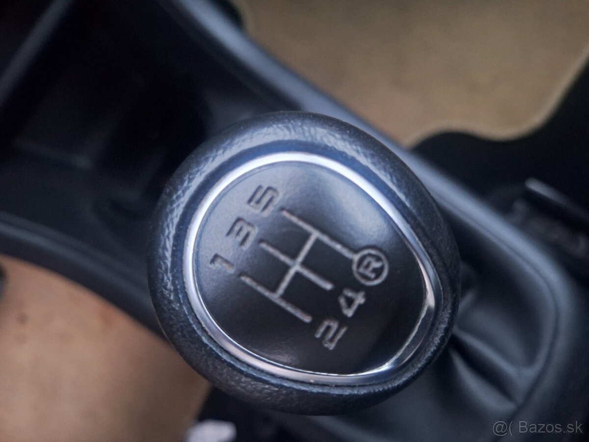 ŠKODA CITIGO BENZÍN ROK 2012 KLÍMA - 9