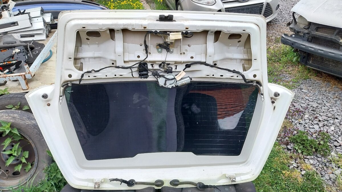 VW Golf 4 kufrove dvere piate - 9