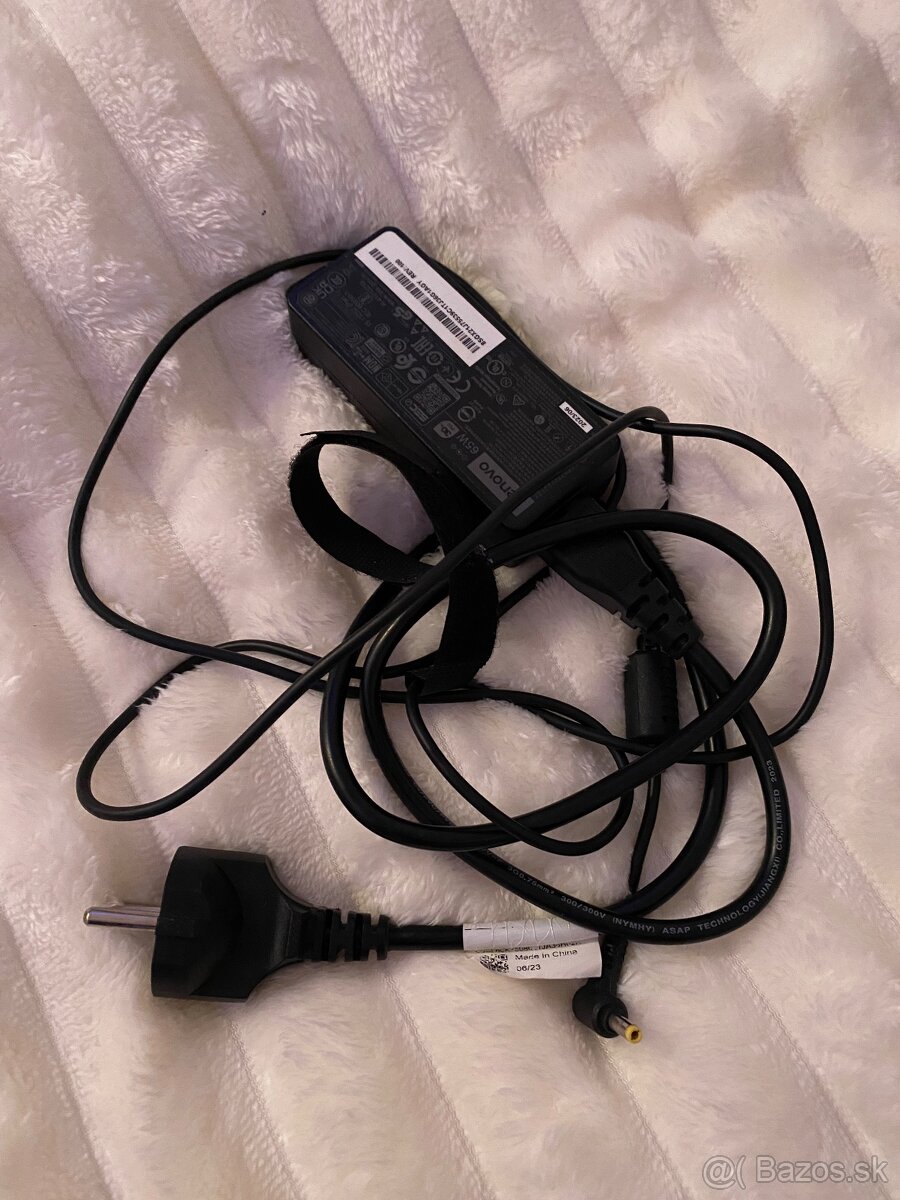 Lenovo IdeaPad Slim 3 - 9