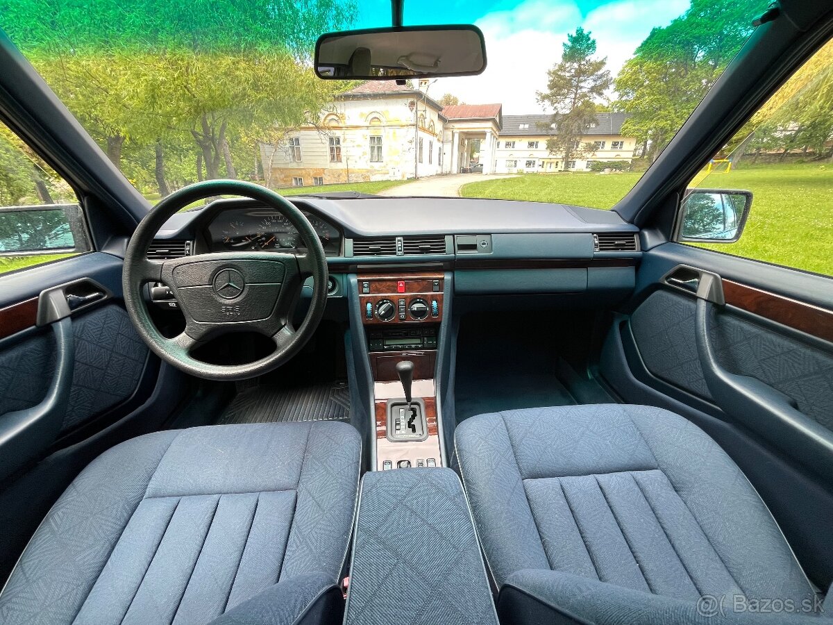 Mercedes W124 E220, 62666km - 9