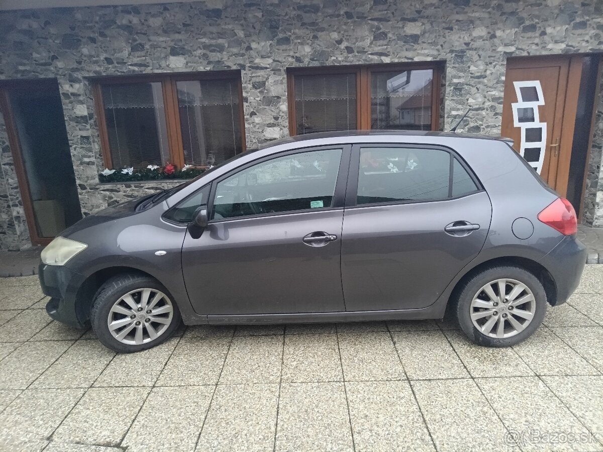 Predám Toyota Auris 1,6 benzín - 9