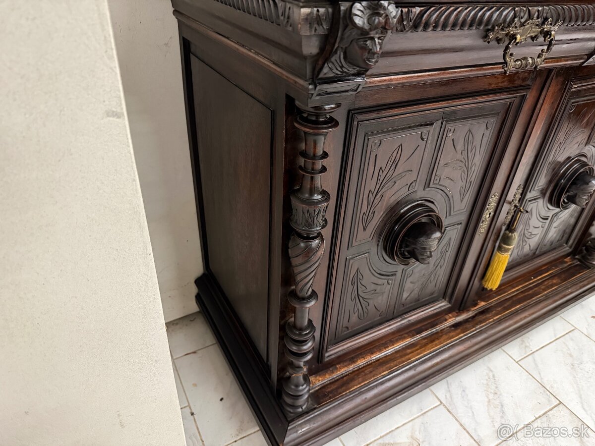 Starožitné skříně Henri II. - 9