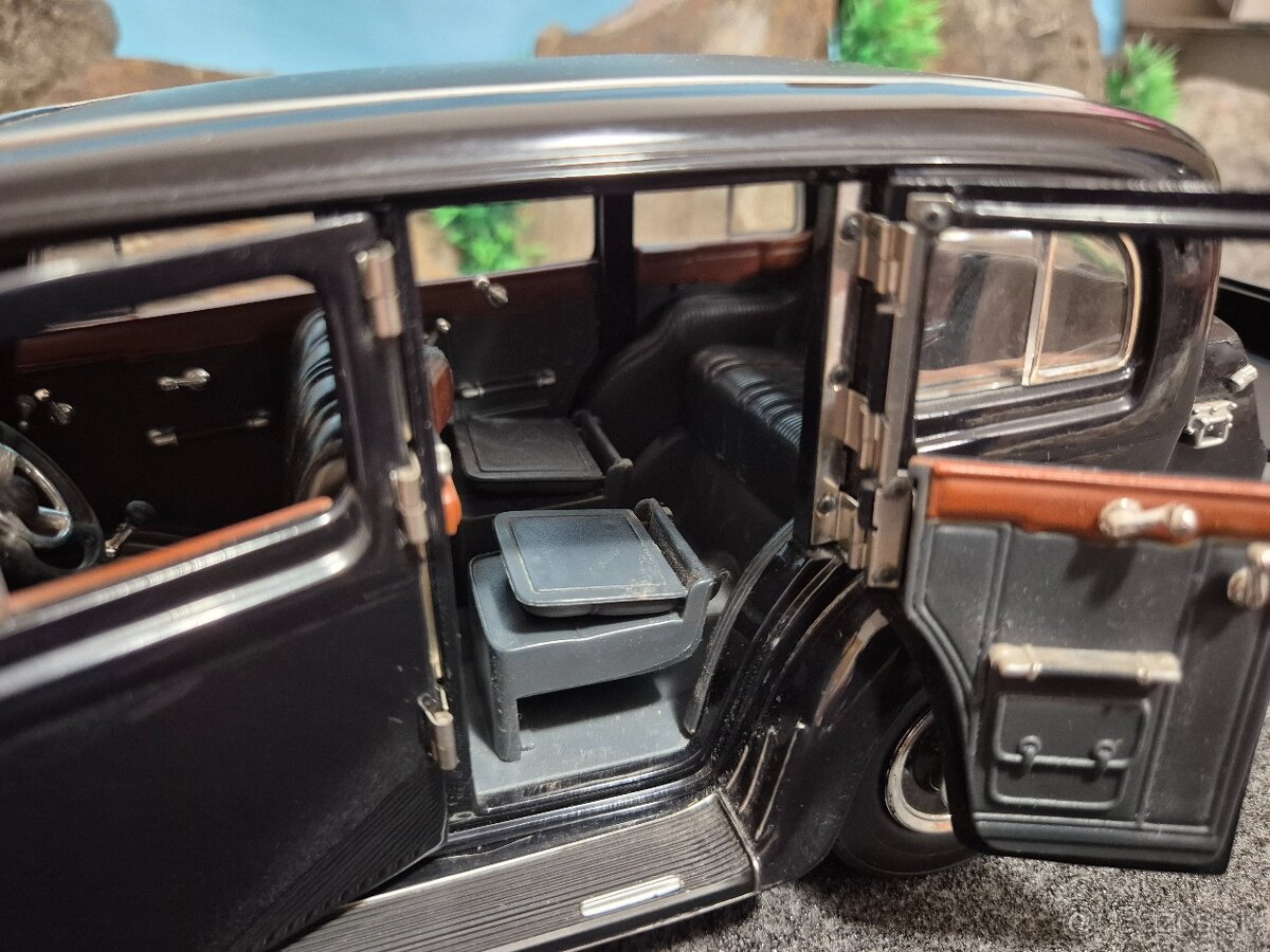 Prodám model 1:18 HORCH 851 Pullmann 1935 - 9
