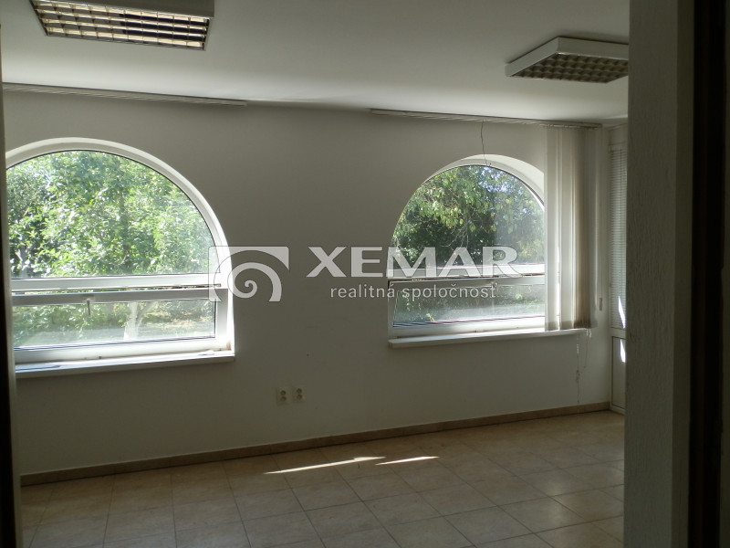 Dom, komerčné a prevádzkové priestory - 9