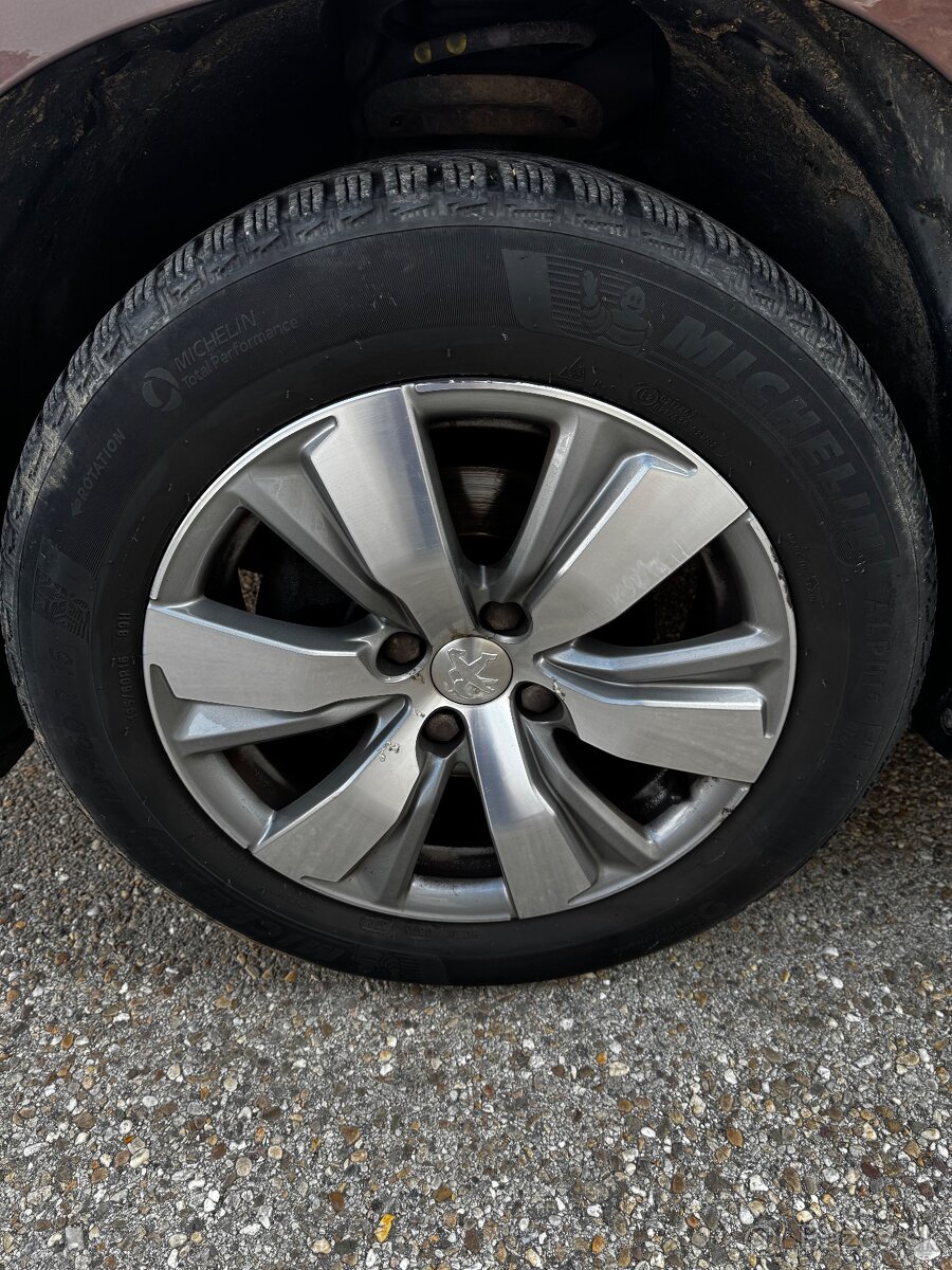 Peugeot 2008 1.6 benzín - 9