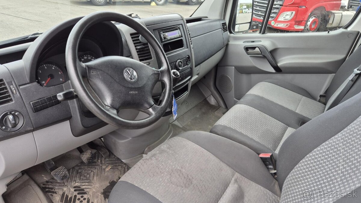 Prodám VOLKSWAGEN CRAFTER 2,0 TDi 100 kW skříňový - 9