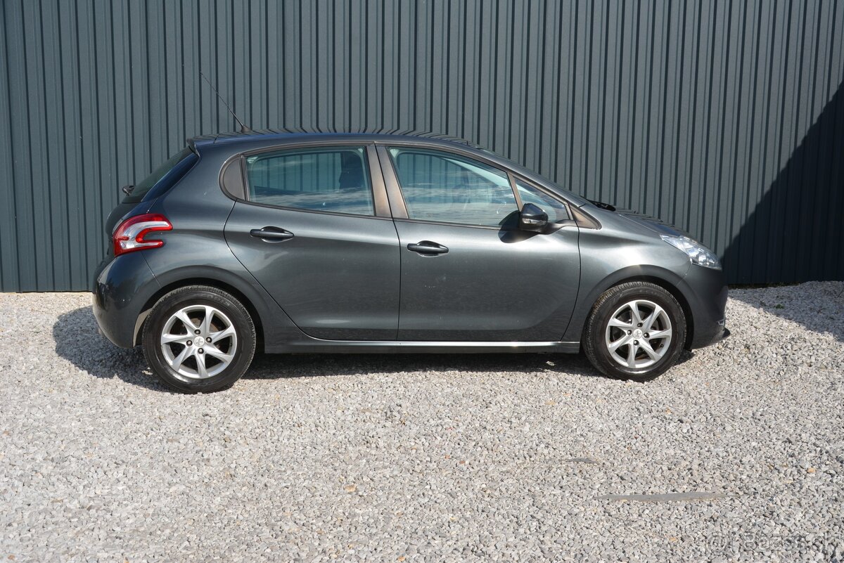 Peugeot 208 1.40 HDi Allure 1.Majitel, Slovák, Servisná knih - 9