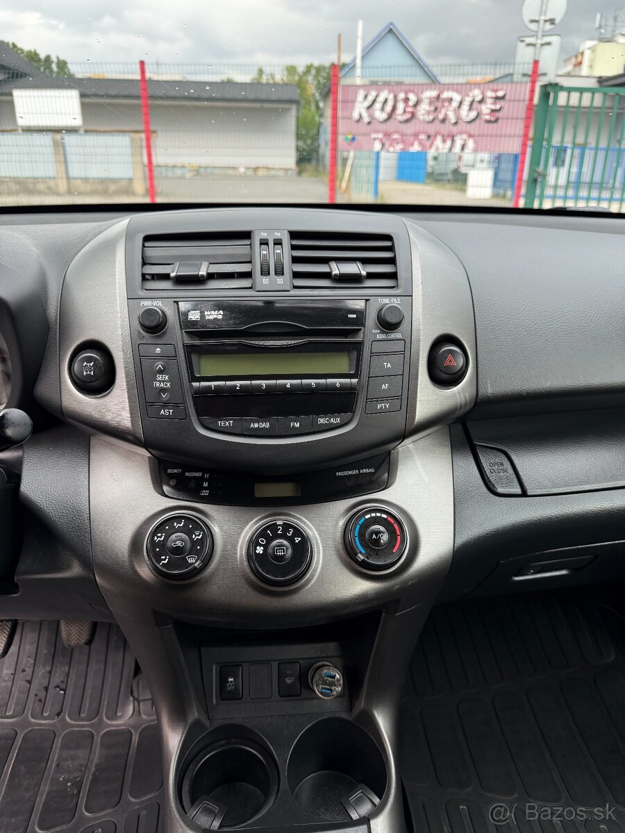 Toyota RAV4 2.2 D-4D 4x4, 110 kW, 2012 - 9