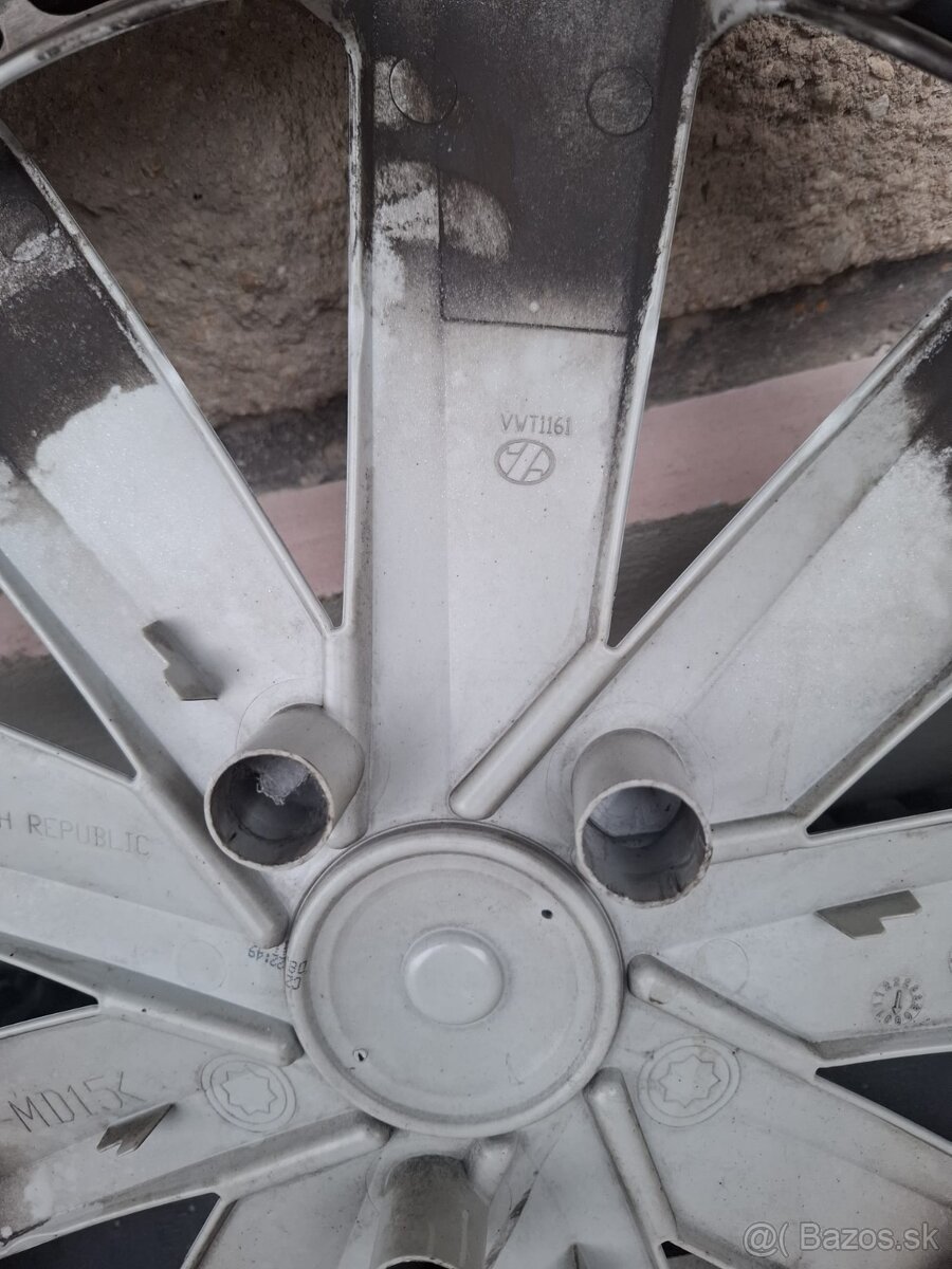 Zachovale puklice VW GROUP / Volkswagen R16. - 9