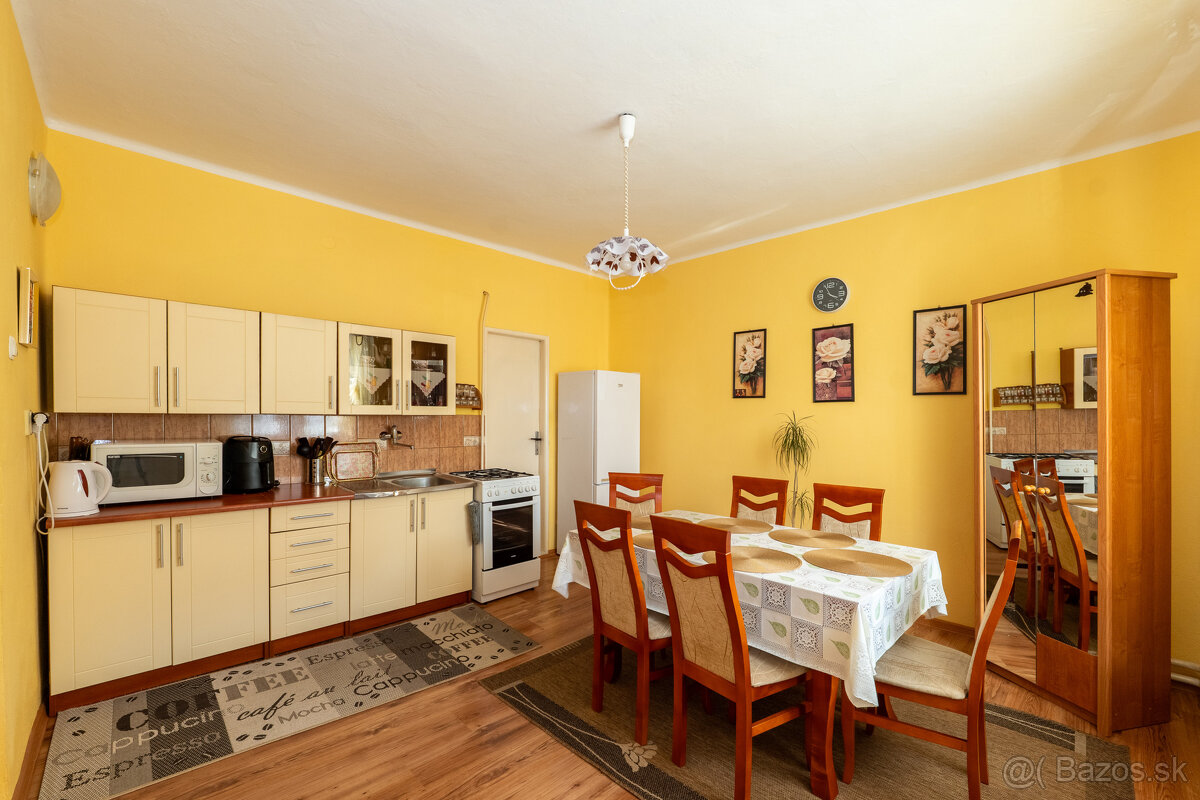 Rodinný dom s veľkým pozemkom | 2 064 m² | Komárovce - 9