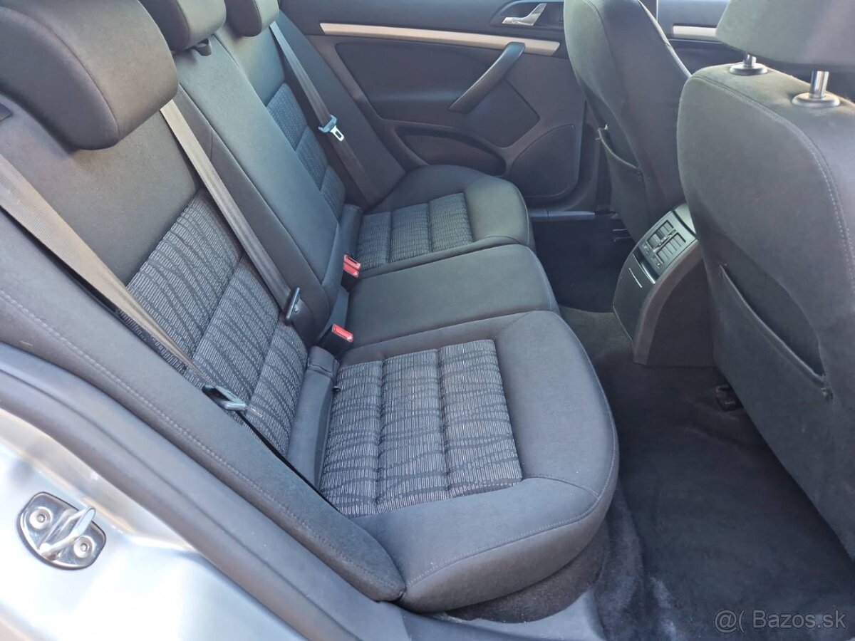 Predám Škoda Octavia Combi 1.9 TDI 77 KW Elegance r.v.2009 - 9