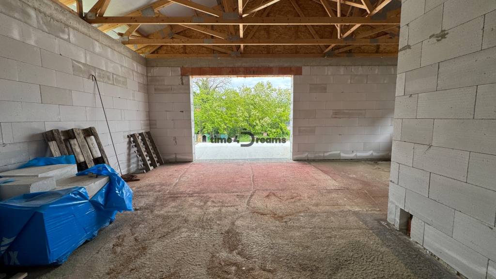 NA PREDAJ 4 izbový dom v obci Ladice - 9