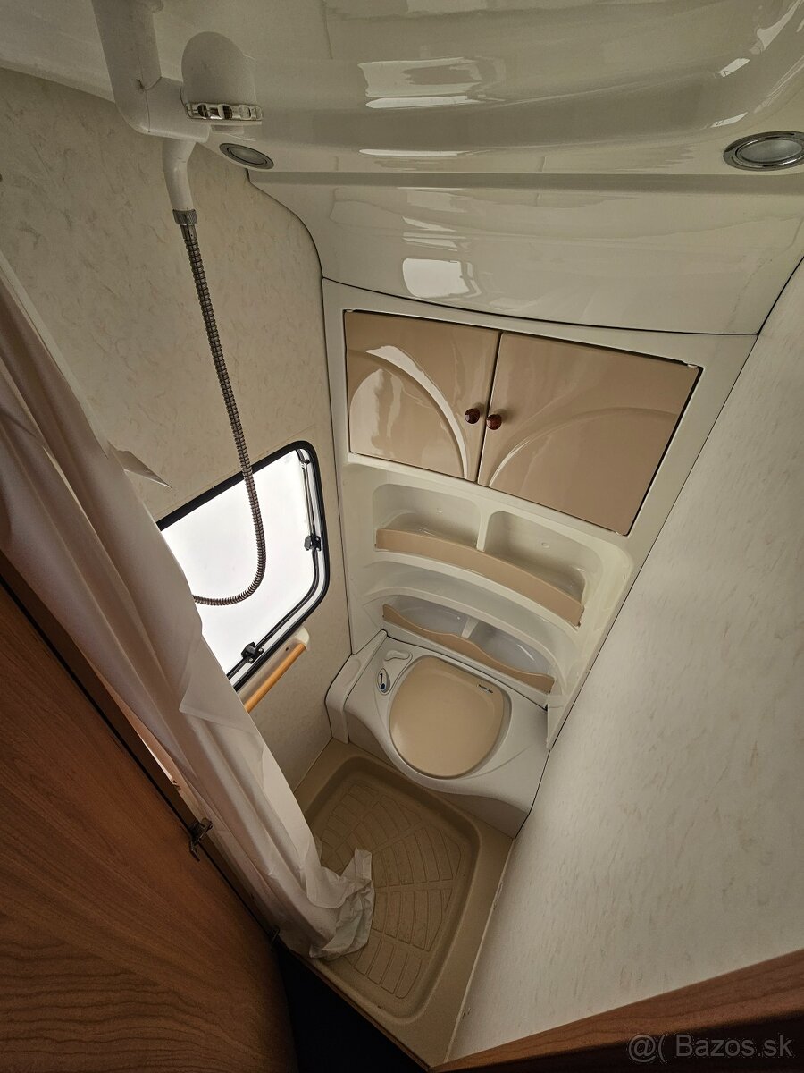 Obytny prives Hobby 540 KMFE - solarny panel, mover - 9