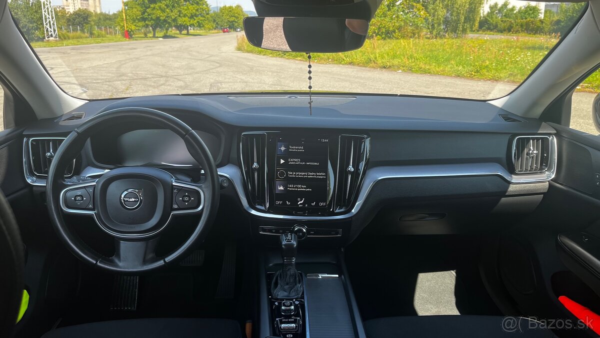 Volvo V60 T4 Momentum Pro A/T - 9