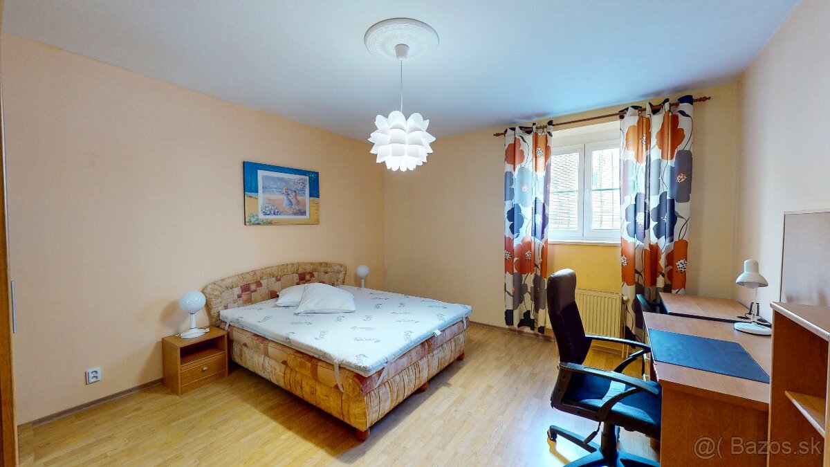 Tehlový 3 izbový byt na Rastislavovej, parkovanie - 9