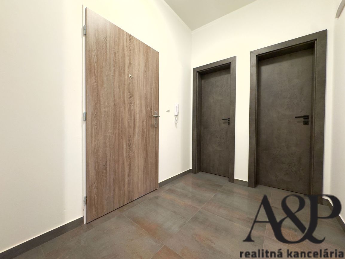 1 IZB. BYT V NOVOSTAVBE S PREDZÁHRADKOU A PARKOVNÝM MIESTOM, - 9