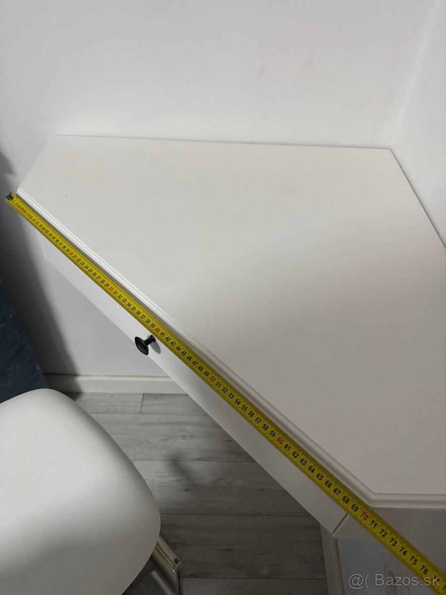 Rohovy toaletny stolik od stolara - 9