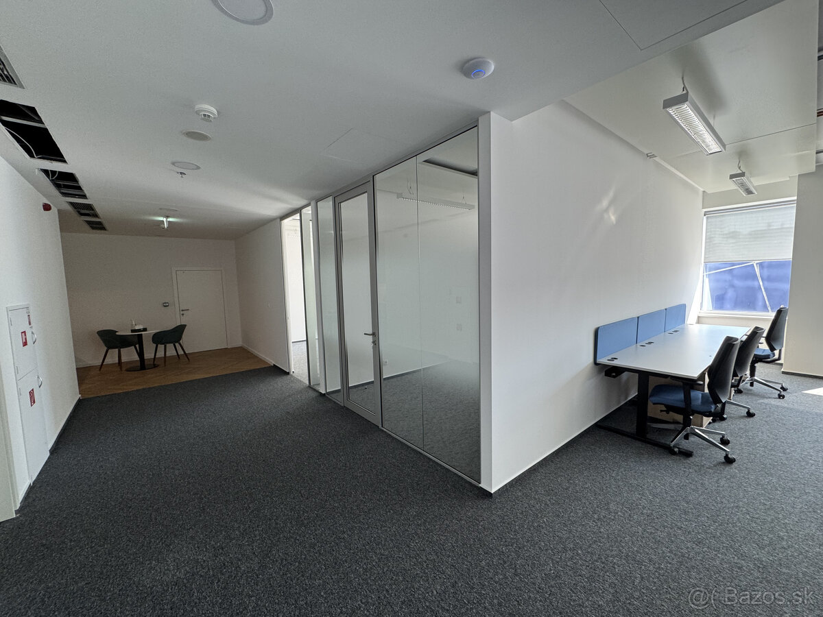 Prenájom novozrekonštruovaného samostatného kancelárskeho tr - 9
