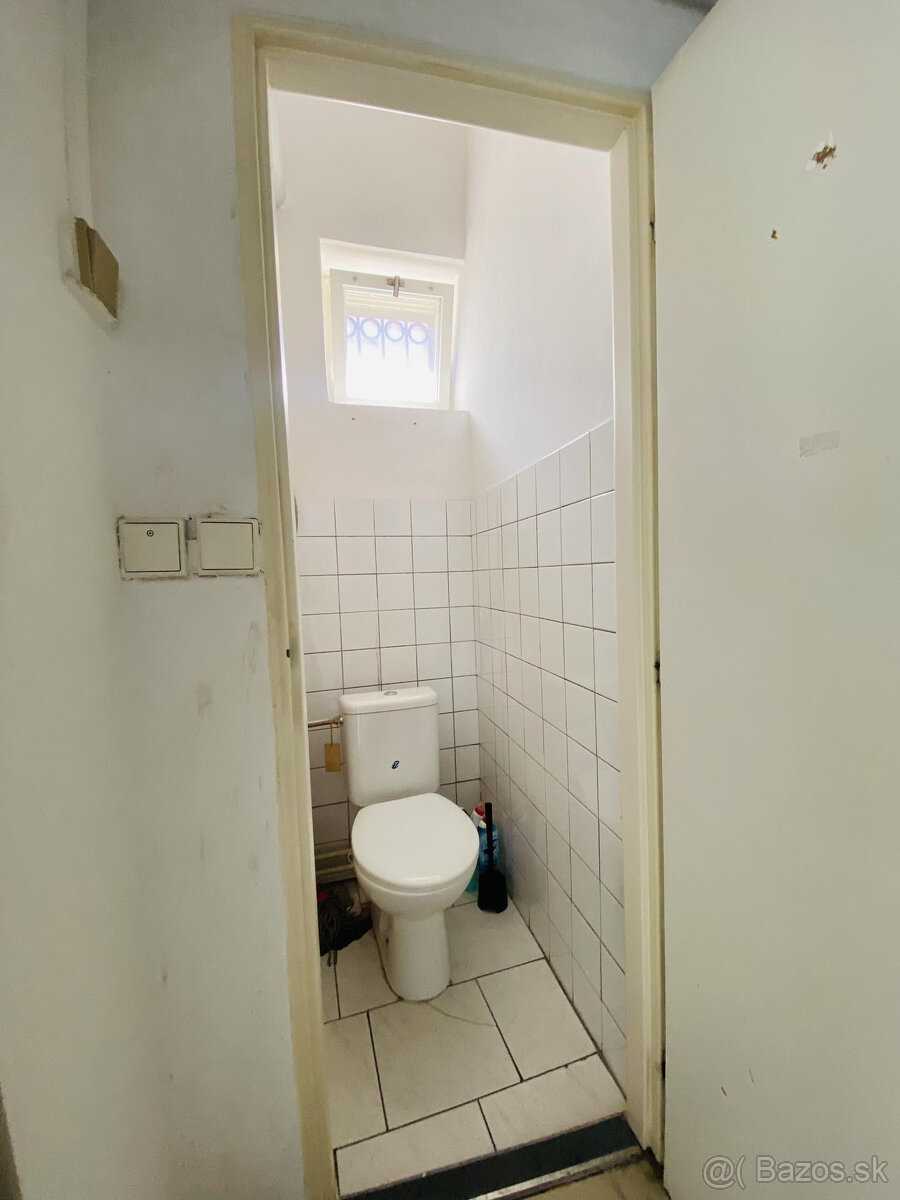 Na prenájom obchodný priestor 30 m2 v centre mesta Dunajská - 9